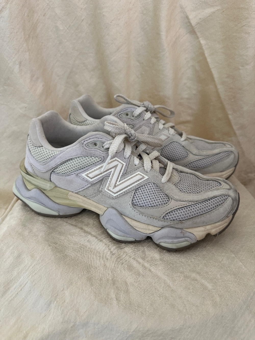 New Balance Running Shoes 9060 Mens 7 Women's 8.5